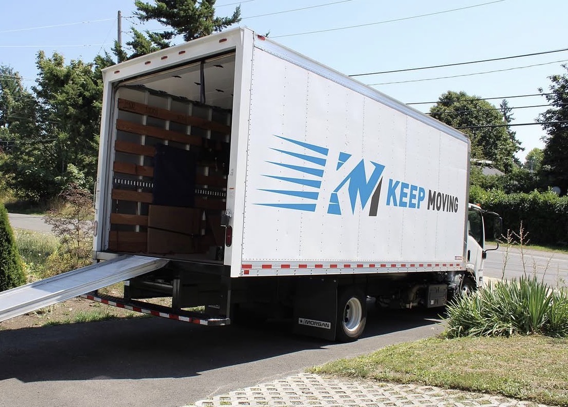 Keep Moving truck at a Canada–USA border crossing during a cross-border move